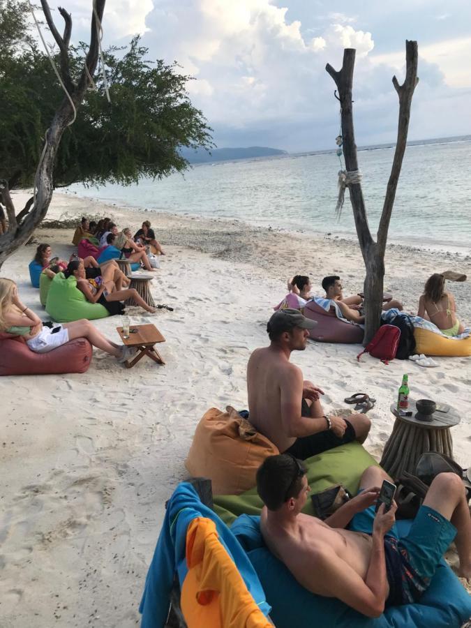 The Exile Sunset Bar & Bungalow Gili Trawangan Exterior foto
