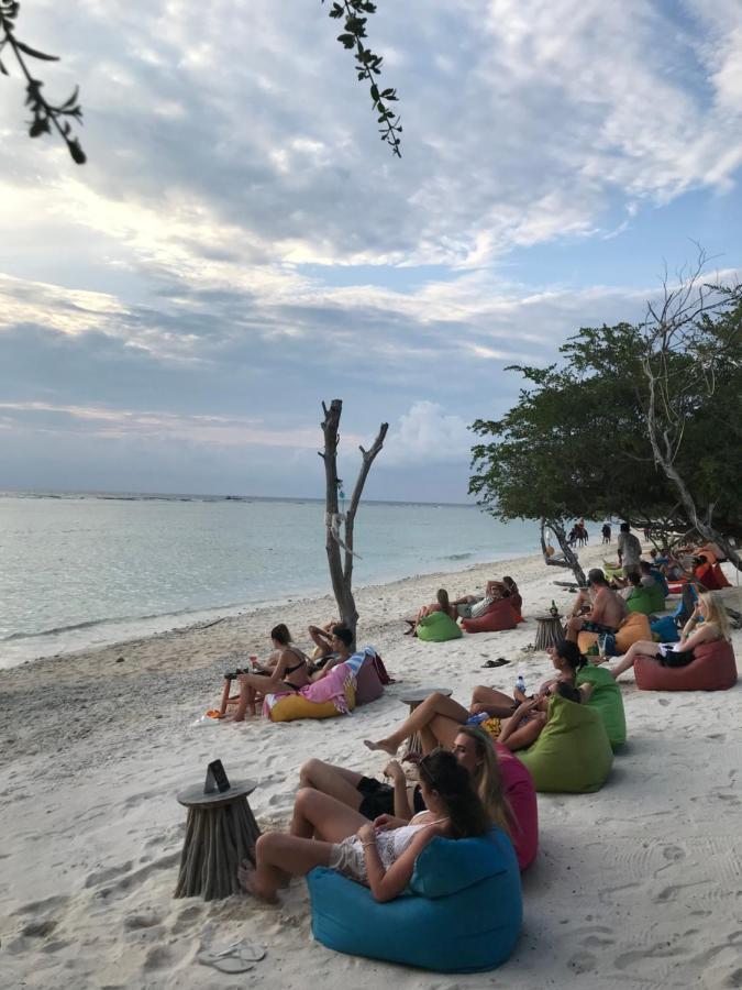 The Exile Sunset Bar & Bungalow Gili Trawangan Exterior foto