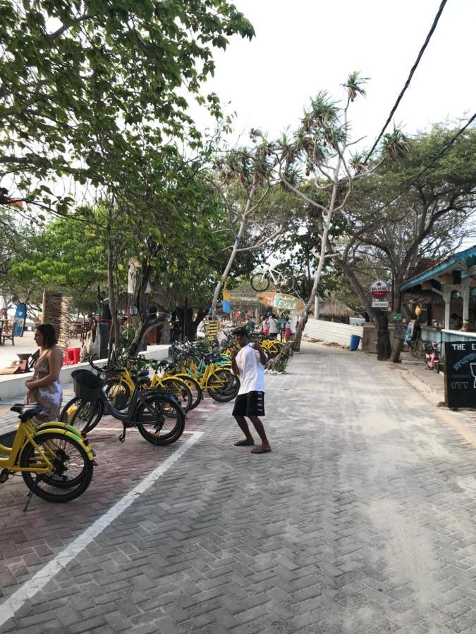 The Exile Sunset Bar & Bungalow Gili Trawangan Exterior foto