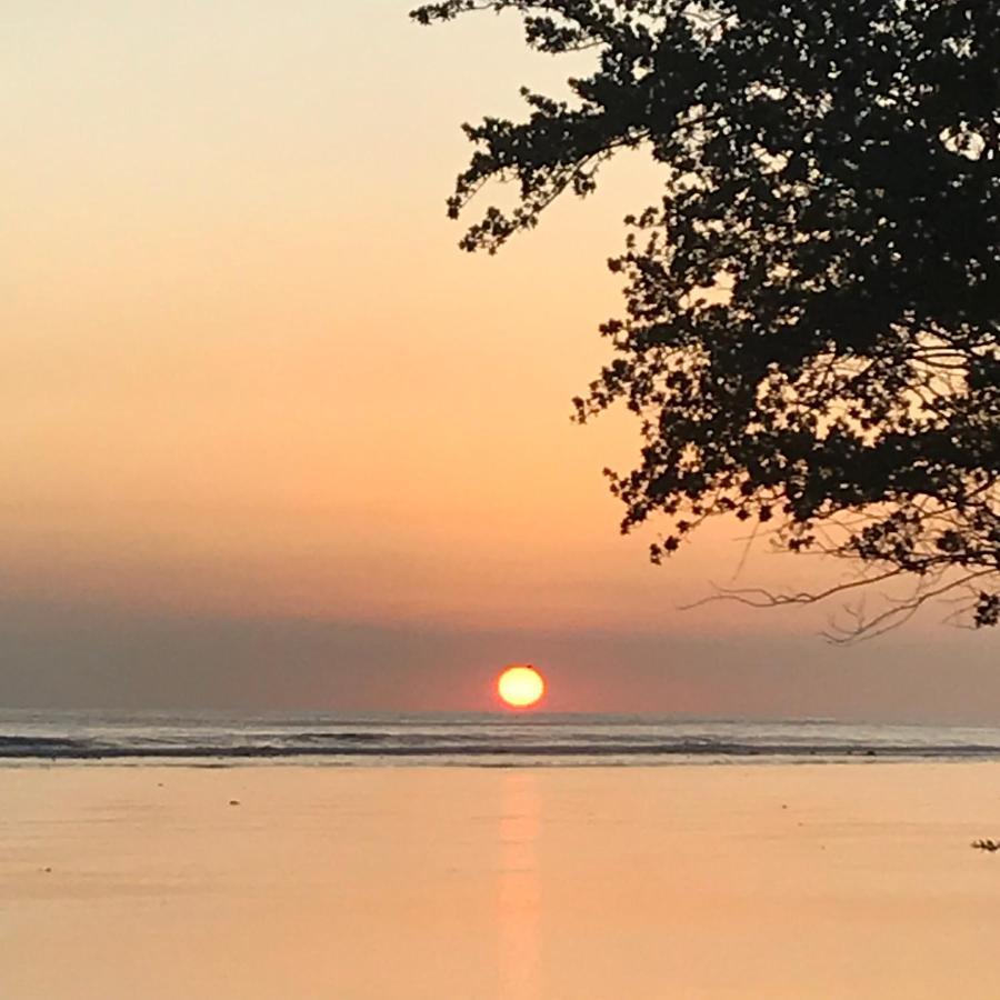The Exile Sunset Bar & Bungalow Gili Trawangan Exterior foto