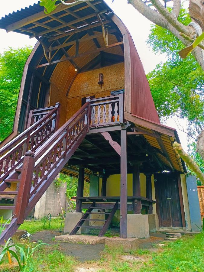 The Exile Sunset Bar & Bungalow Gili Trawangan Exterior foto